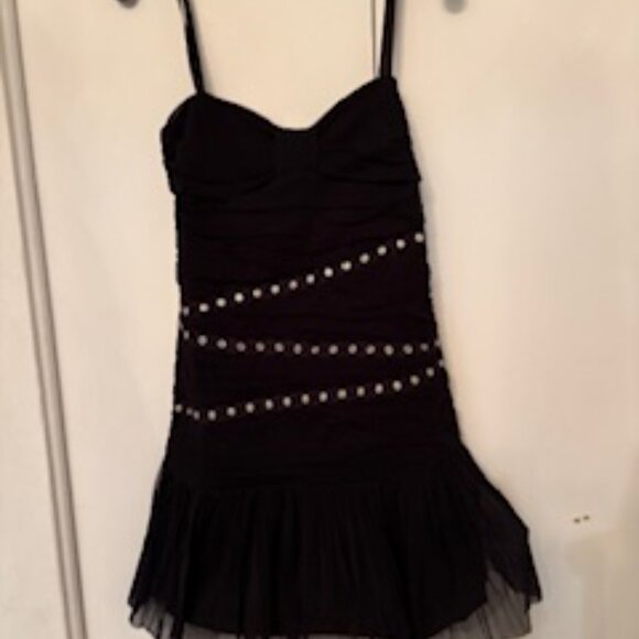 Black dress with tulle hem and snap embellishments - Picture 5 of 8